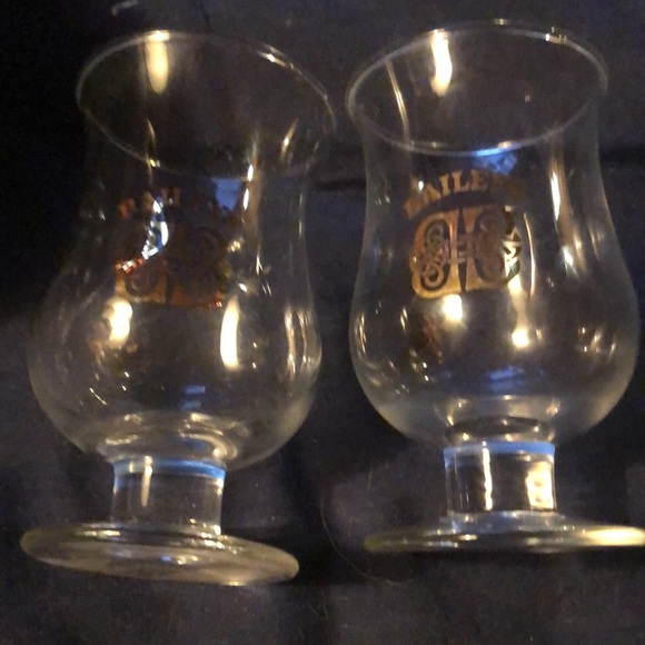 NWOT🌟BAILEYS💫 Red/White Mug, treat yourself mug & 2 baileys shooter glasses. - Picture 4 of 4